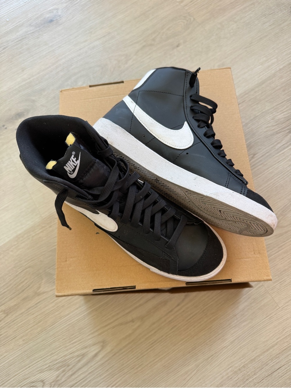 Nike Blazer Mid ’77 Vintage Black Sail High-Top Sneakers Men’s 7.5 Women’s 9